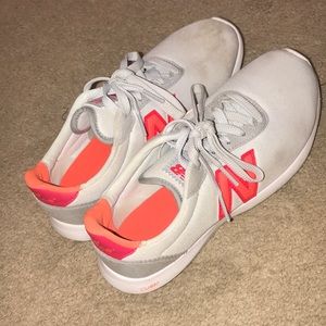 New Balance Women’s tennis shoes